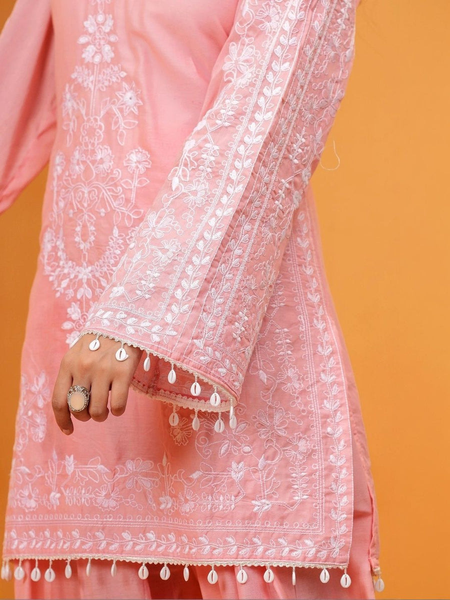 Peach embroidered kurta set, dupatta detail