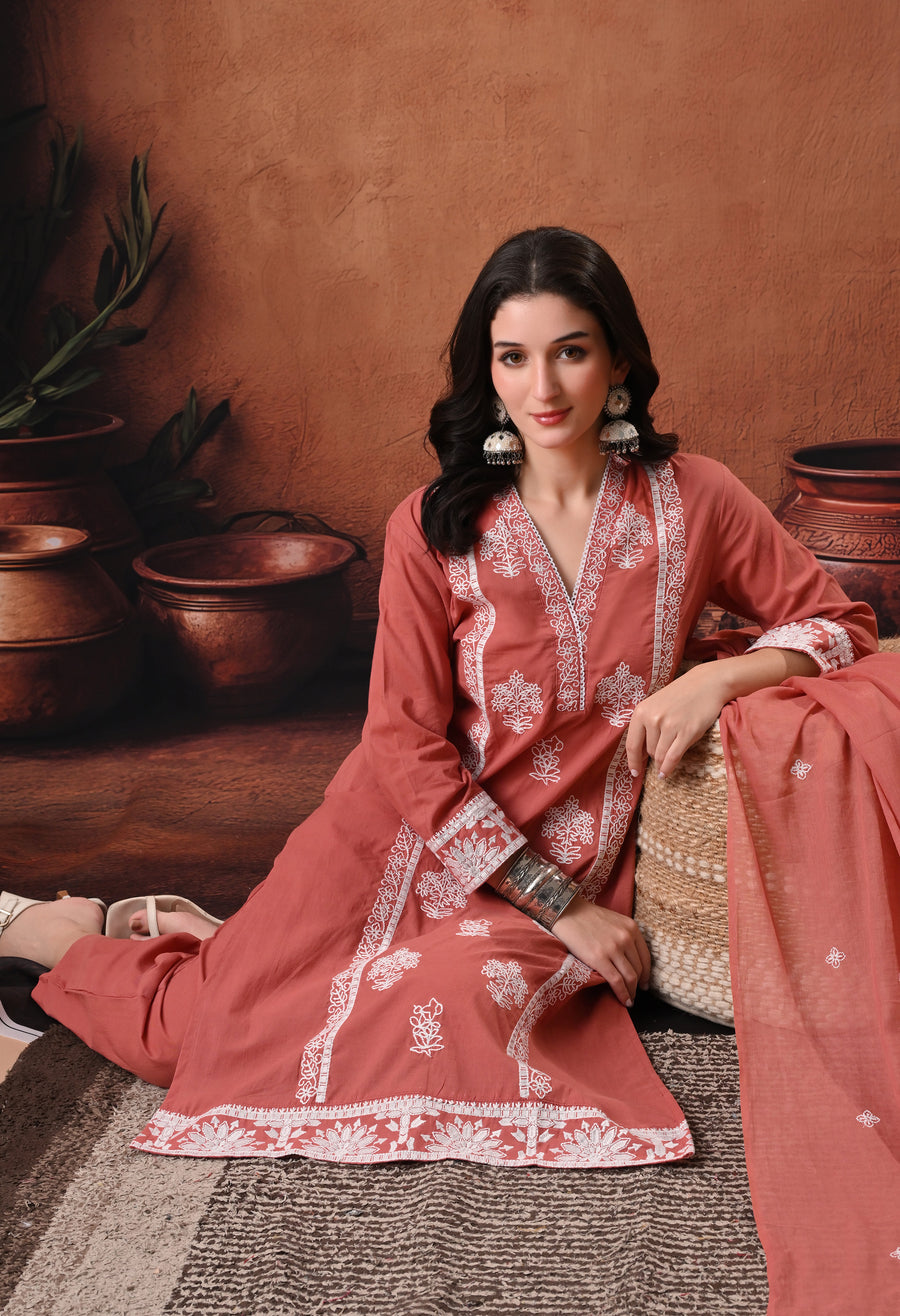 Rajputana Camisa rust embroidered cotton kurta with trouser and dupatta - detail